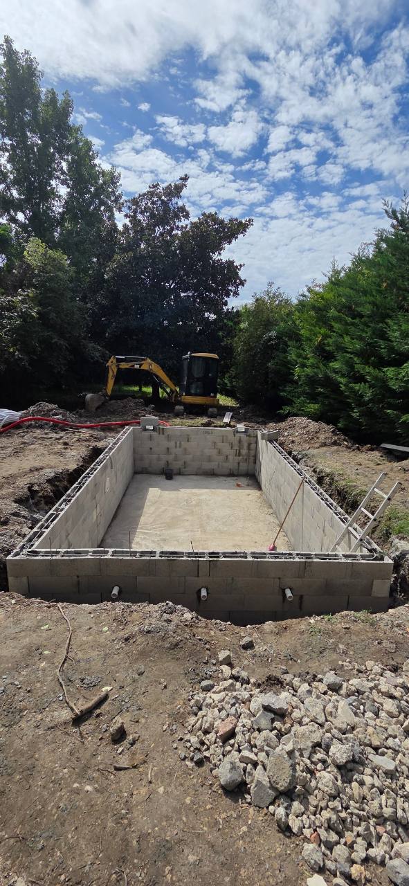 Élévation des murs d'une piscine